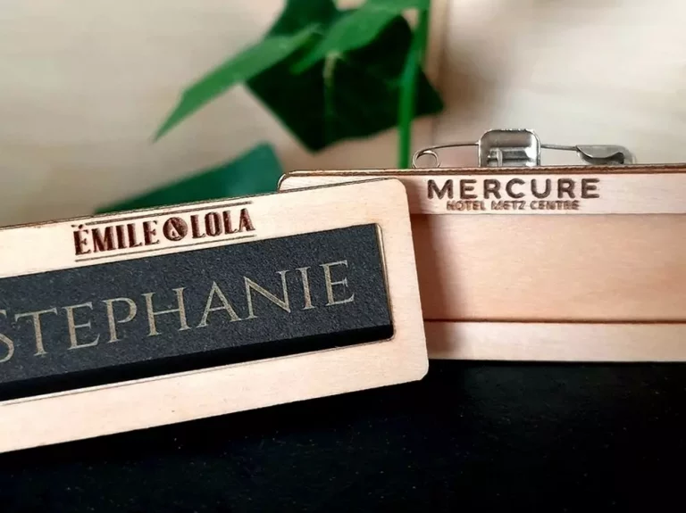Réalisation de plusieurs badges nominatifs pour l'Hôtel Mercure de Metz.