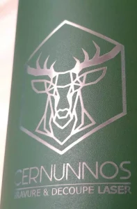 Réalisation d'une thermos de 2 litres avec une gravure du logo de Cernunnos