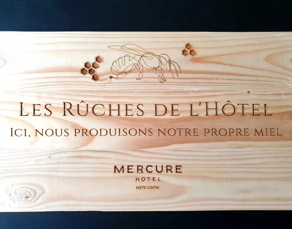 Mercure-Hotel-Panneau-Ruche
